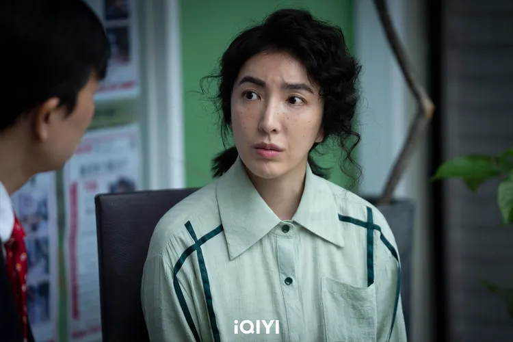 楊謹華為戲犧牲，自動要求加雀斑 坐姿、吃相、說話氣質全毀。愛奇藝國際站提供