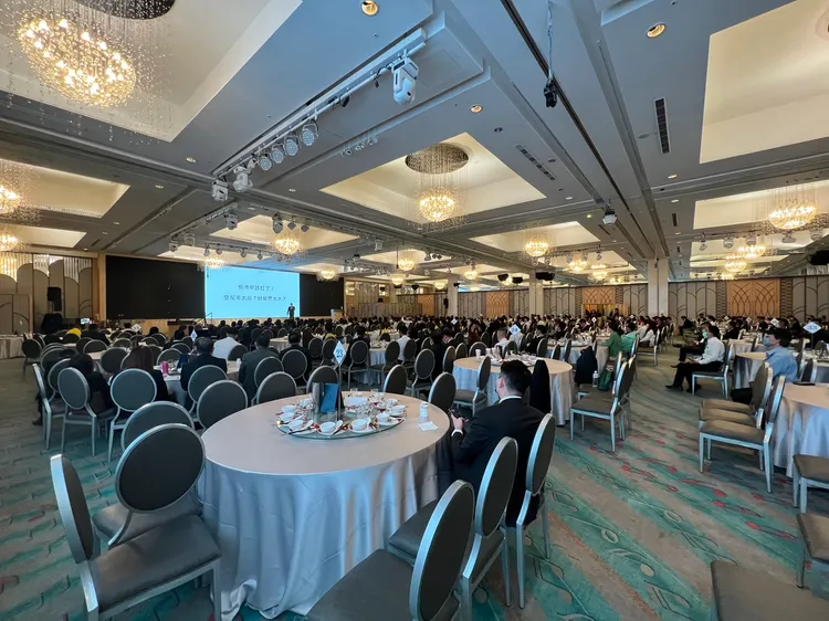 高市仲介公會今日舉辦會員大會，過去幾年公會扮演著都更危老整合資源角色。葉家銘攝