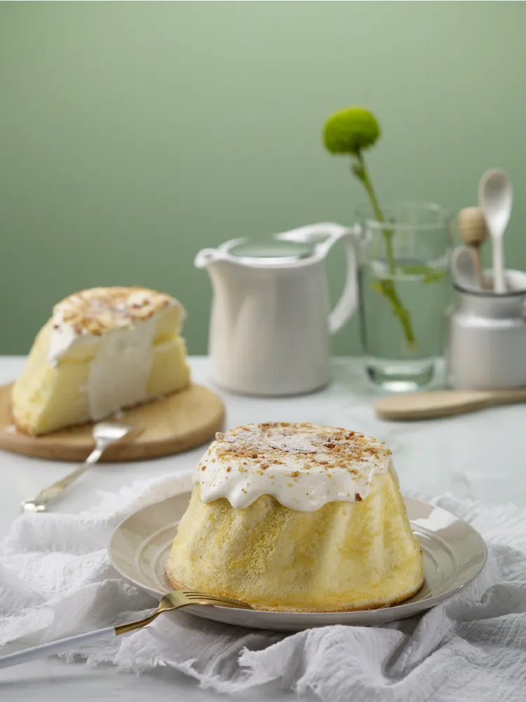 楊嘉明烘焙所招牌原味火山鹽奶蓋蛋糕。業者提供