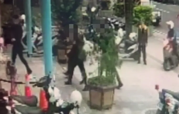 警方將2男依法送辦。翻攝畫面