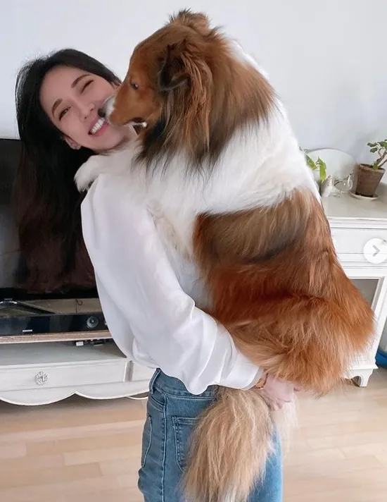 瑤瑤抱愛犬一臉開心。翻攝瑤瑤IG