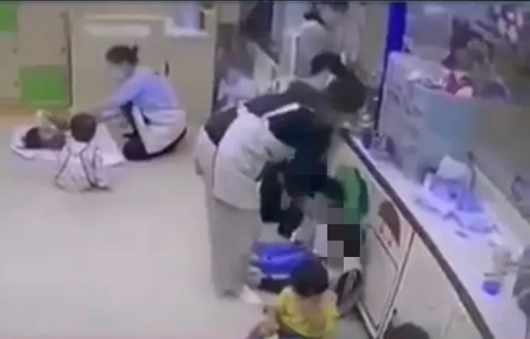 該托嬰中心今年初就已爆出推頭撞置物櫃的虐童影片。翻攝自youtube