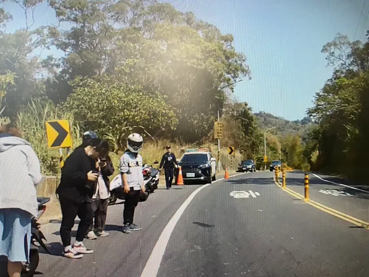 警方到場處理車禍事故。讀者提供
