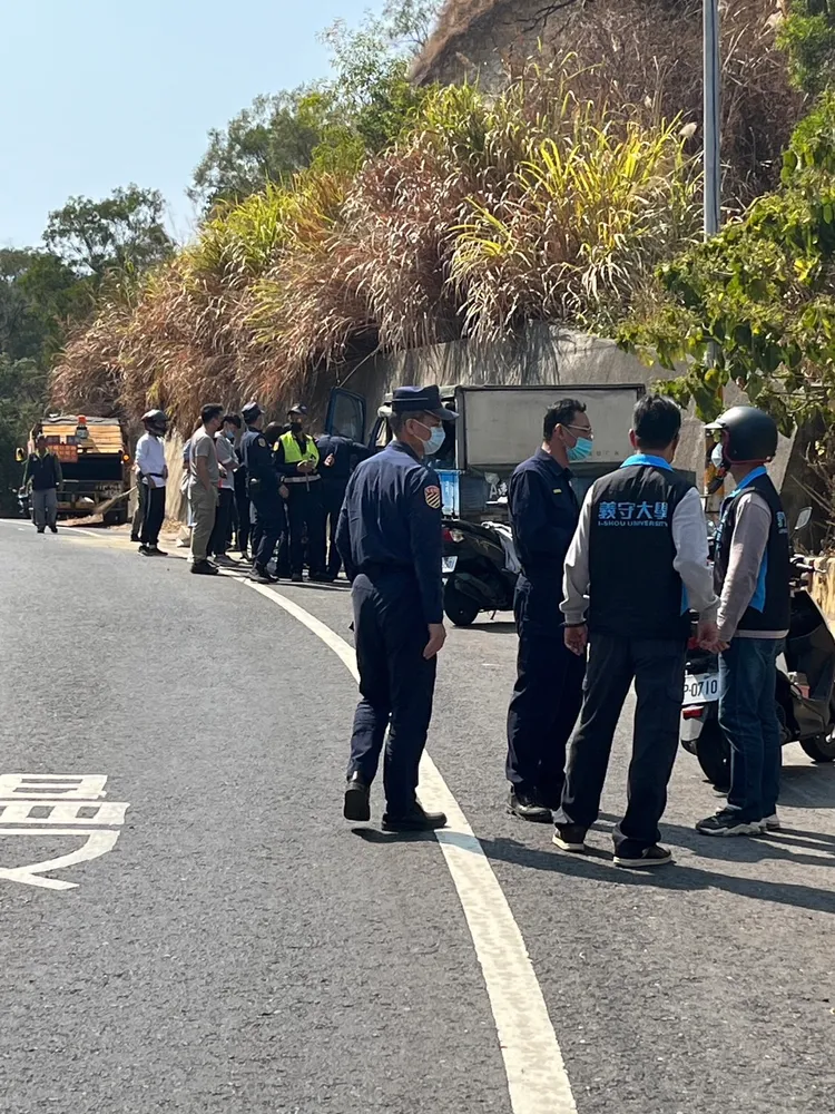 警方到場處理車禍事故。讀者提供