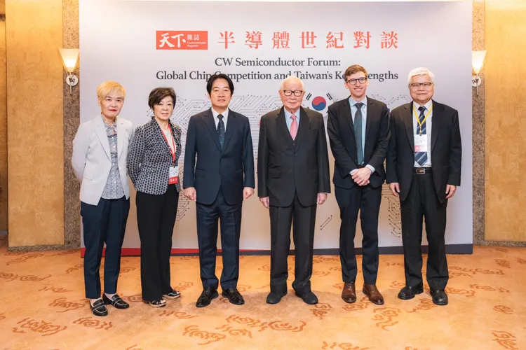 賴清德和張忠謀等人出席半導體世紀對談。總統府提供