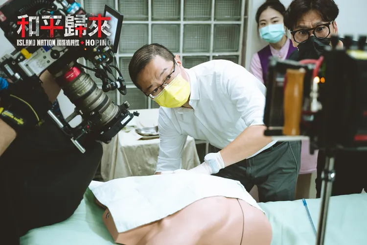 影集《國際橋牌社》外傳《和平歸來》以2003年台灣SARS疫情為故事背景，劇中有許多醫師協助。翻攝自和平歸來臉書