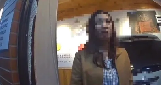 怎麼開車的！女子要停車誤踩油門　整輛車撞進全家超商