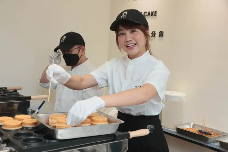 製作車輪餅也沒有問題。彭欣偉攝