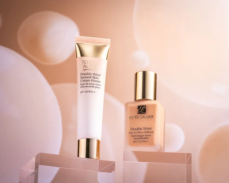 粉持久天生美肌乖乖乳（左）建議與粉持久完美持妝粉底（右，2100元）搭配使用，。品牌提供