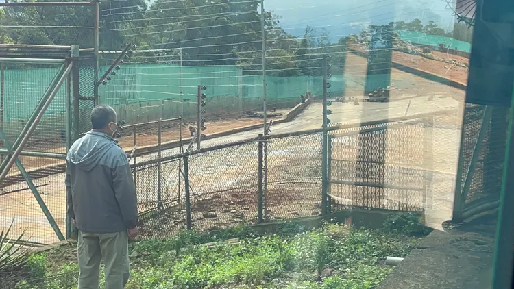 狒狒園區由工作人員加強管制。張沛森攝