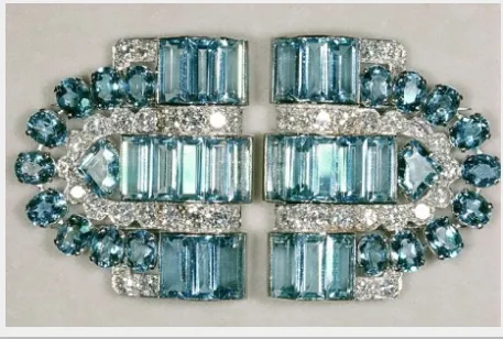 伊麗莎白二世珍視的海水藍寶及鑽石胸針，洋溢著裝飾藝術風格的美學品味。品牌提供