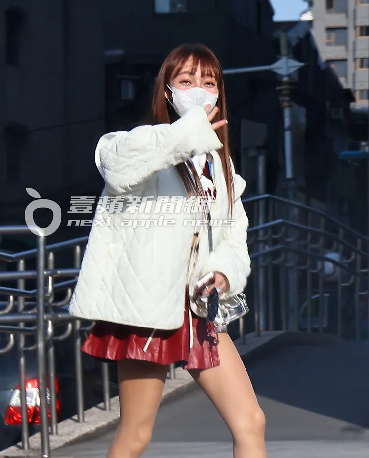 隨即熱情招手的林襄相當敬業。特勤中心攝