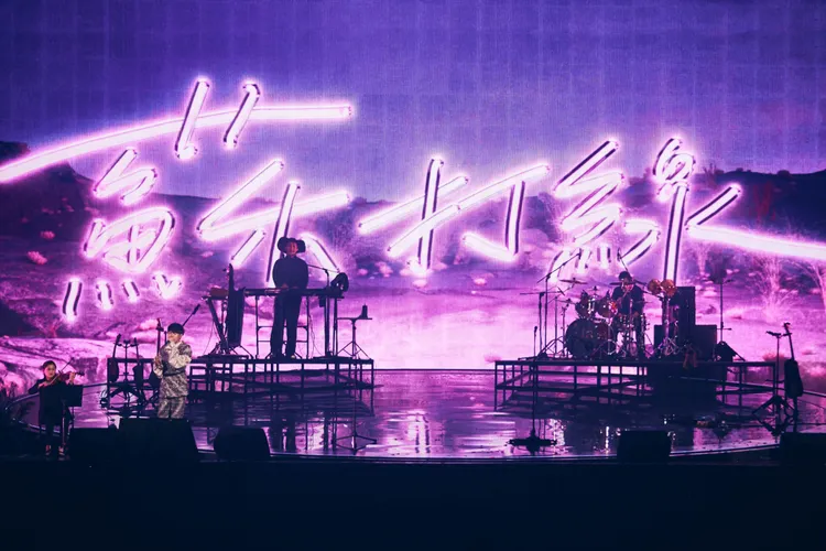 魚丁糸上月在小巨蛋演唱會上大喊「我們是蘇打綠」，全場爆淚。環球音樂提供