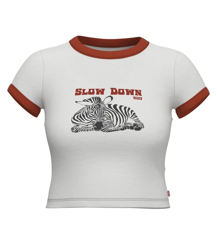 短版斑馬緄邊T恤，1290元。品牌提供