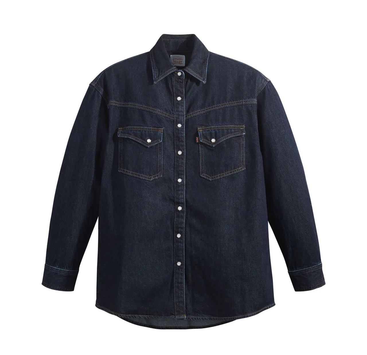 落肩設計丹寧襯衫,2690元。品牌提供