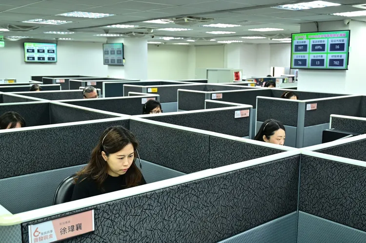 1988客服專線中心。政院提供