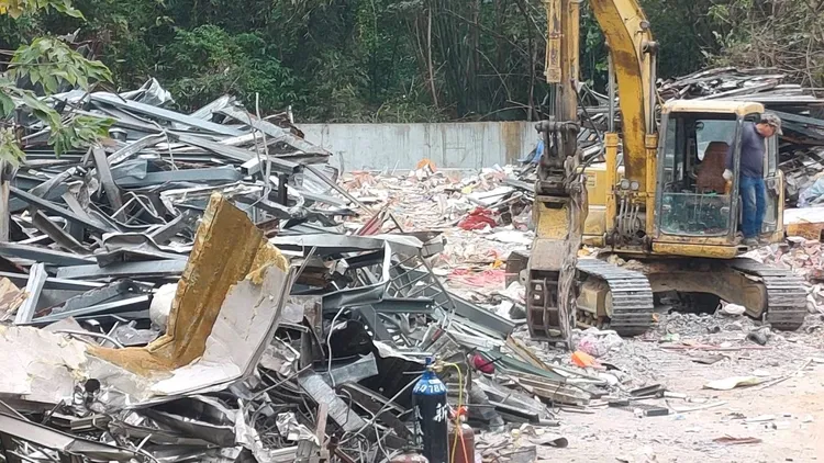 警方前往稽查後，發現屋主已自行雇工拆除。蘆洲警分局提供