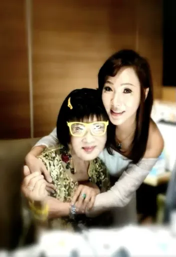 林薇在臉書分享短片悼念媽媽。翻攝林薇臉書