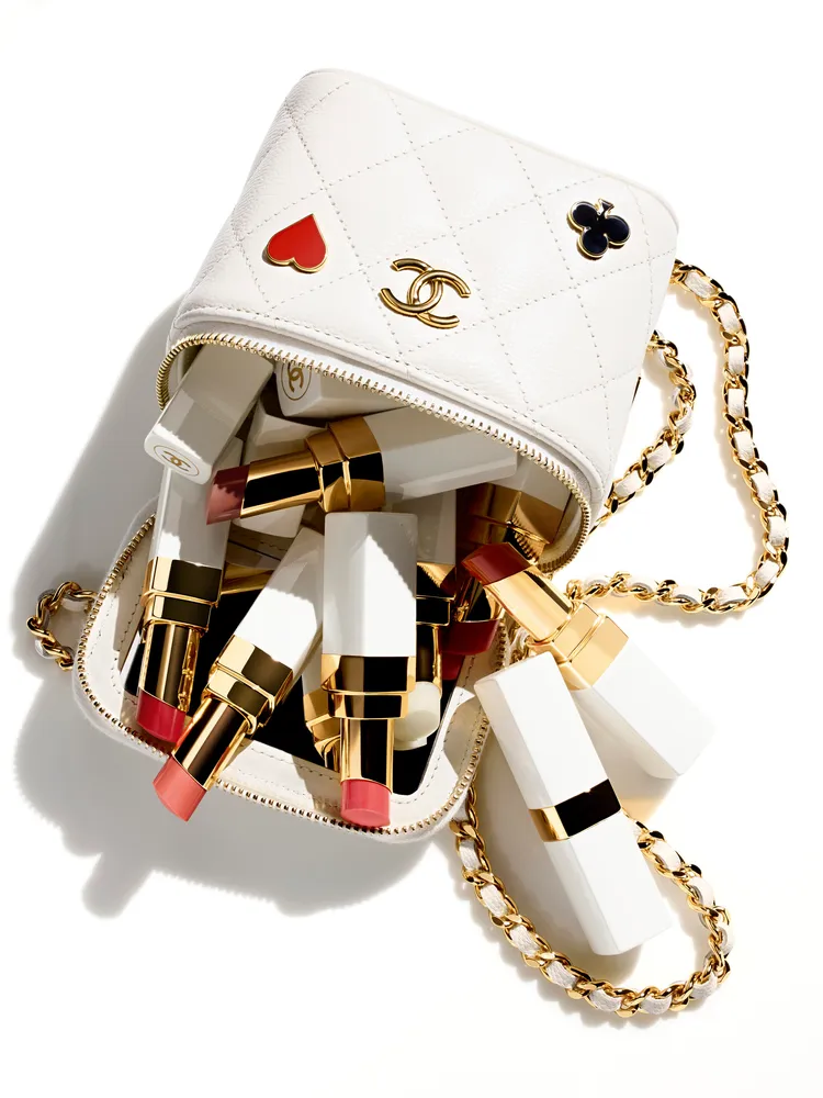 香奈兒COCO持色潤唇膏，現共有9色選，各1340元。品牌提供