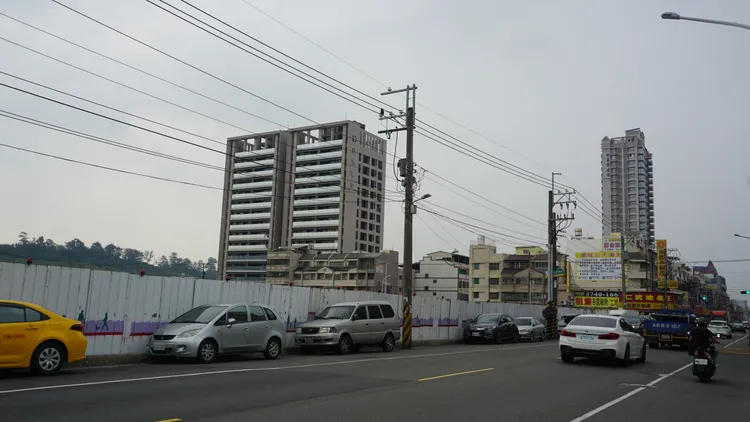 建商成屋讓利先賣先贏，相對預售屋價格修正較不明顯。葉家銘攝