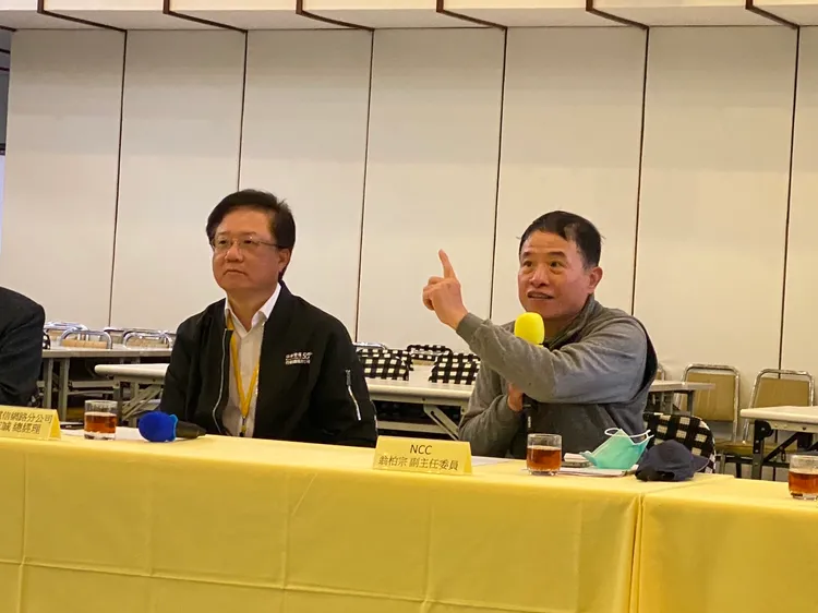 NCC副主委暨發言人翁柏宗(右)、中華電信網路分公司總經理簡志誠(左)。陳怡文攝