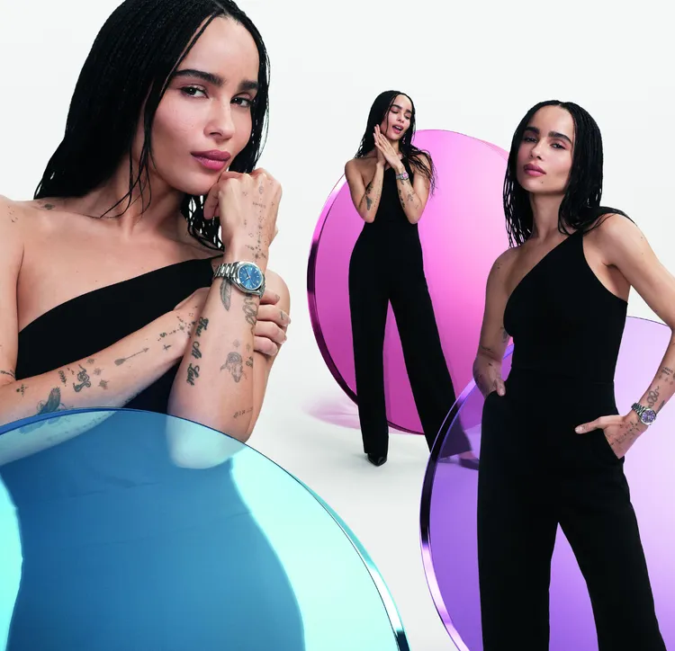 歐米茄品牌大使柔伊克拉維茲穿著黑色服裝環繞在多重色彩濾鏡中，加入Aqua Terra Shades系列「玩色」。品牌提供