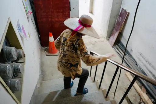 42年樹林公寓裝電梯獲補助 「老」住戶:可搭電梯回家真好