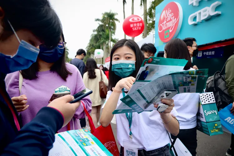 中信金控今與青年學子近距離互動。林林攝