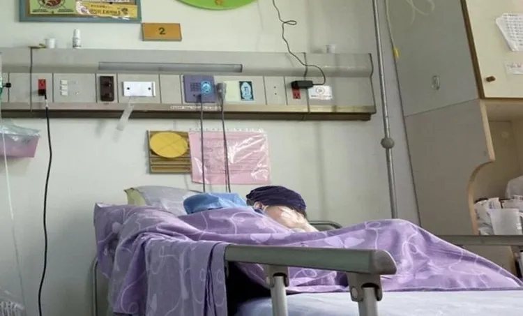 生父20年後因患病臥床需人照顧，才找上當年拋棄的女兒邀團聚，這名女兒的遭遇讓網友相當同情。示意圖非當事人，資料照片