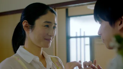 世界首位盲聾教授故事搬上大銀幕 小雪「指背點字」演活偉大母親