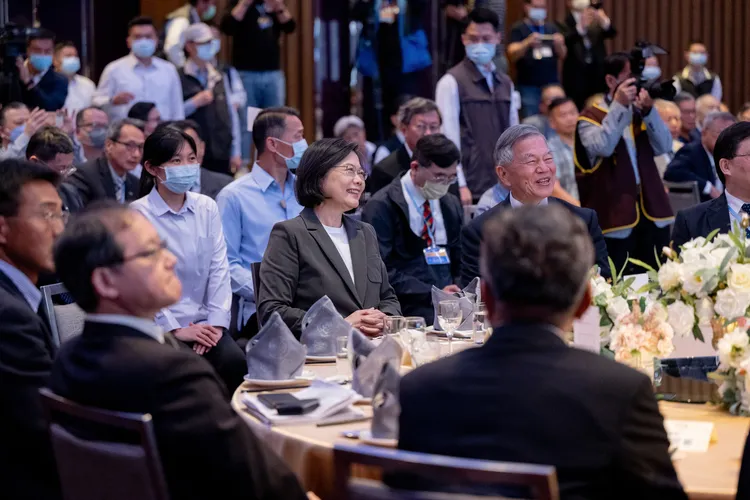 蔡英文出席進出口商業同業公會全國聯合會聯歡餐會。府提供