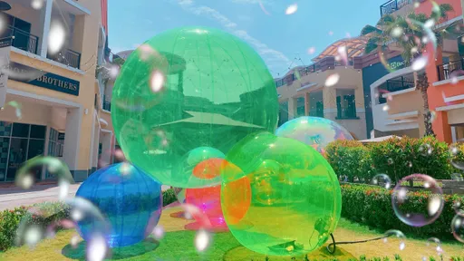 泡泡Disco！高雄再增打卡新景點　上萬顆「美的發泡瀑布」大噴發