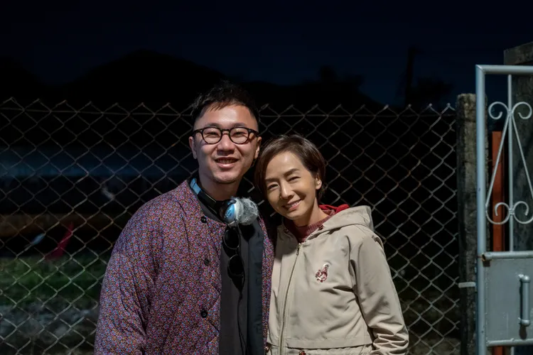 導演曾慶宏（左）、毛舜筠開心合影。甲上娛樂提供