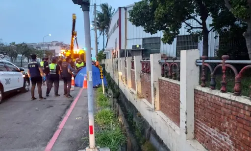 雲林女外送員過彎不慎自摔　連人帶車摔落水溝！頭部重創慘死