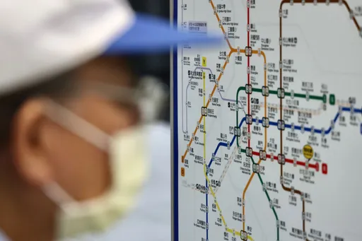 輕症免隔新制首例!男自美返台爆重症 打5劑疫苗仍送加護