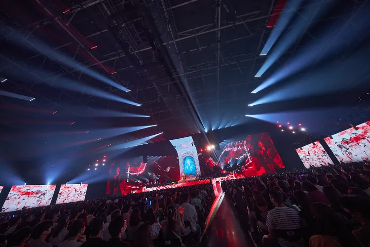 張惠妹高雄巨蛋演唱會舞台炫目。聲動娛樂提供