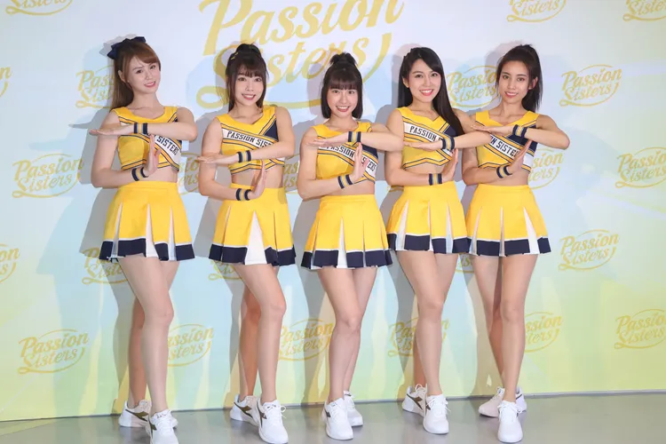 短今（左起）、妮可、峮峮、Peggy 、貴貴都是經典女孩。彭欣偉攝