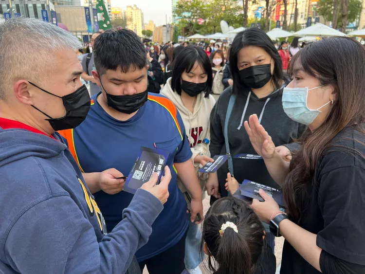 經發局主動宣傳高雄夜Chill處及商圈夜市優惠券方案，搶攻演唱會經濟商機。讀者提供