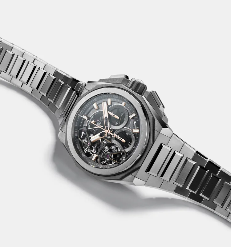 DEFY Extreme雙陀飛輪腕錶所搭載的El Primero 9020型自動上鍊機芯，整合了2組運轉速度不同的高振頻陀飛輪，分別配置於負責走時與計時的擒縱系統中。品牌提供