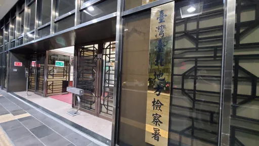 萬華分局警備隊長開車撞傷女騎士 害肋骨骨折!這下慘了