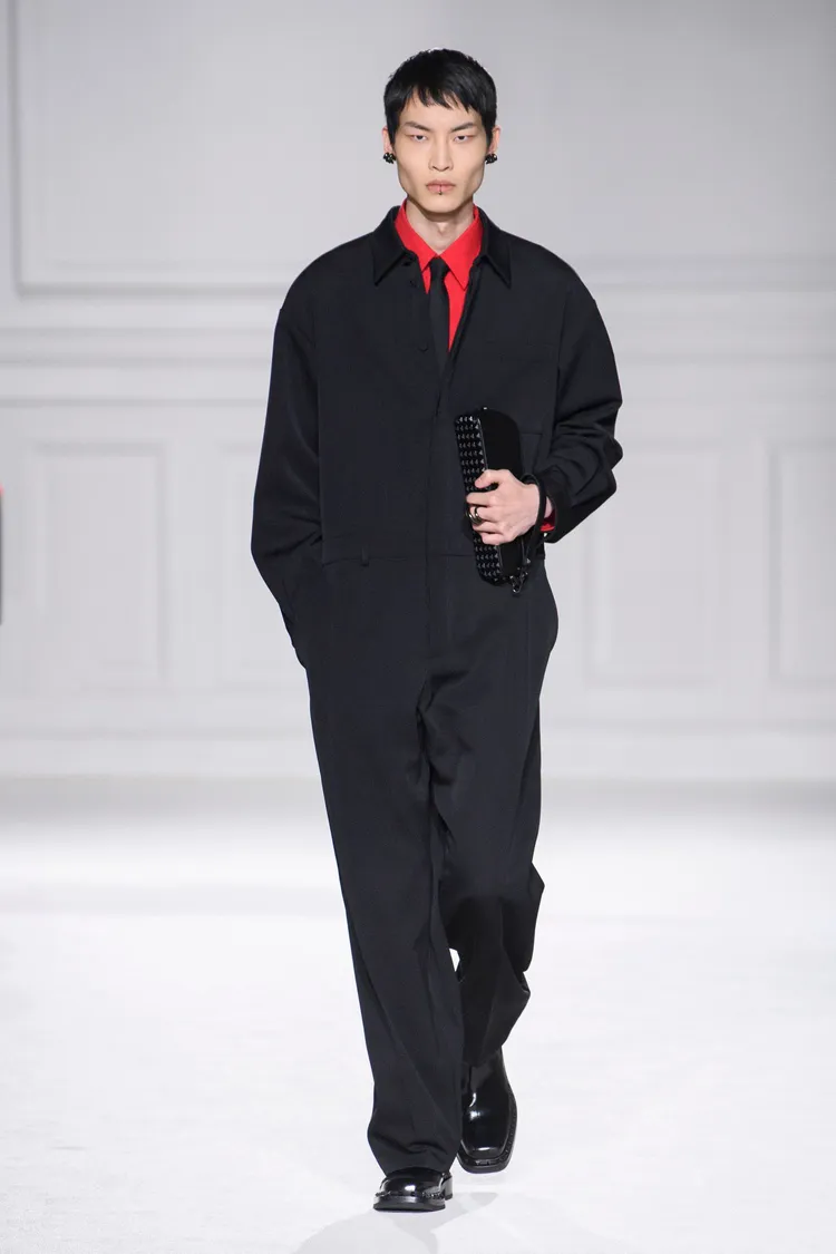 VALENTINO Black Tie 2023秋冬系列。品牌提供