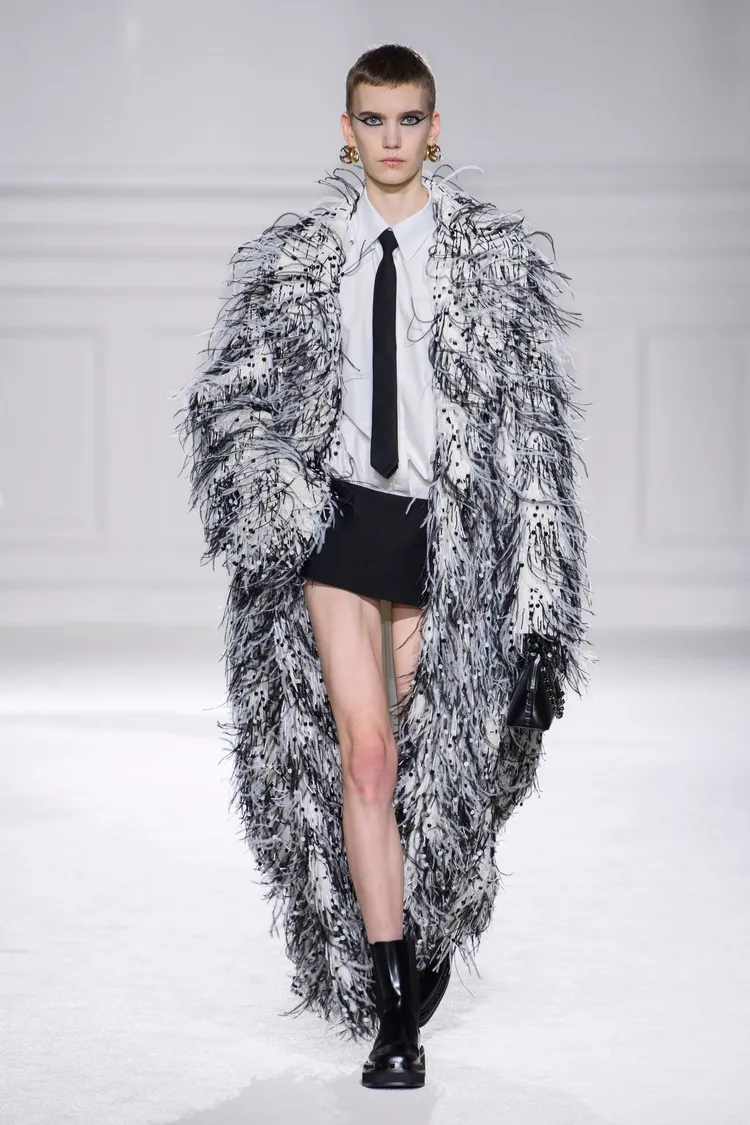 VALENTINO Black Tie 2023秋冬系列。品牌提供