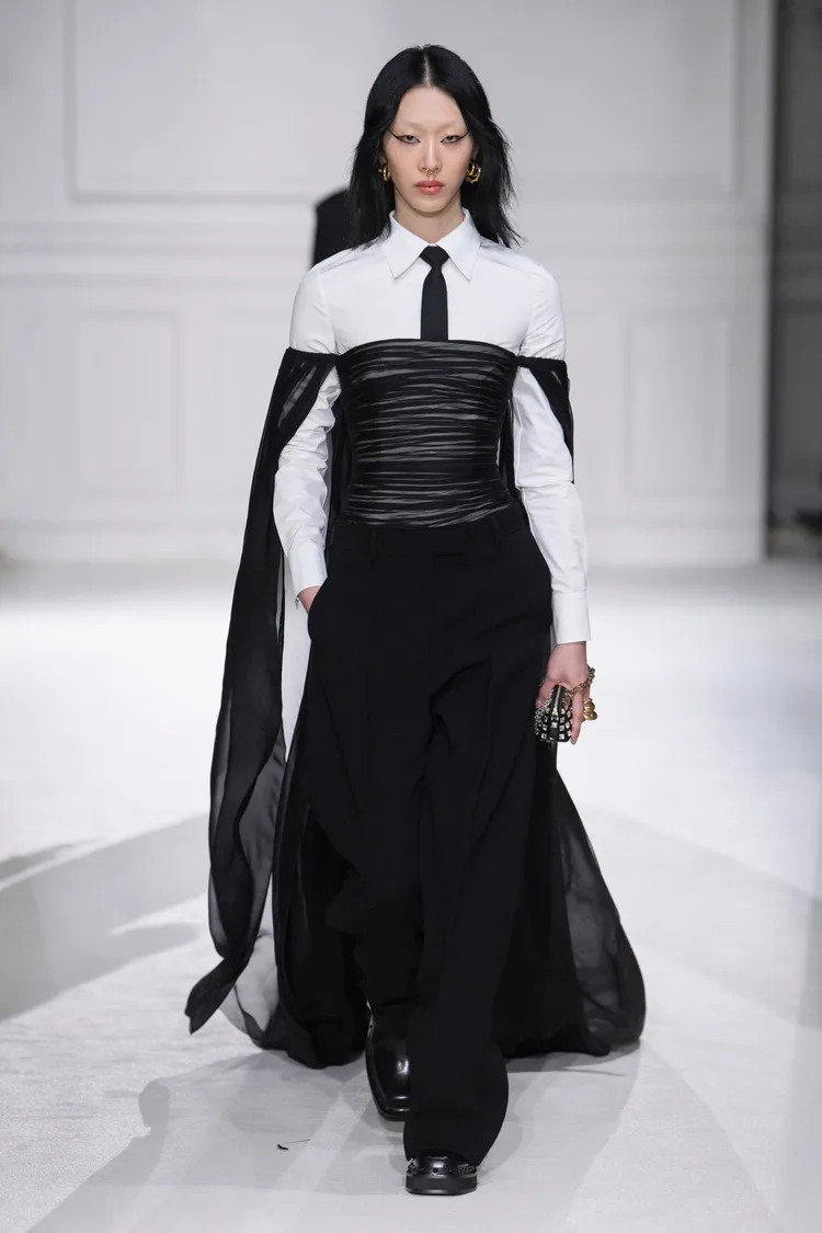 VALENTINO Black Tie 2023秋冬系列。品牌提供