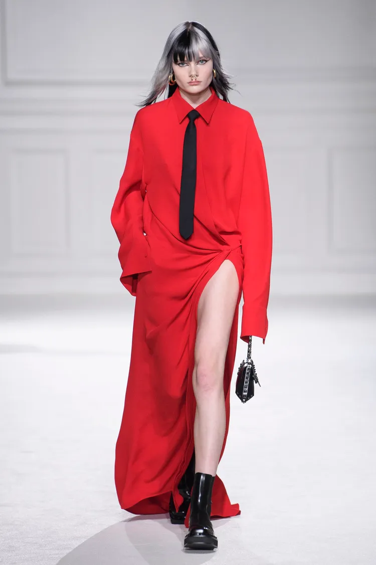 VALENTINO Black Tie 2023秋冬系列。品牌提供