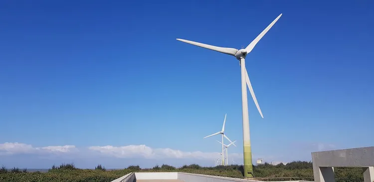 達德能源公司設置的風電機組。翻攝達德能源臉書