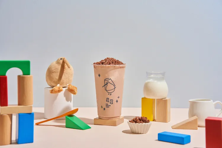 發發The Far Far Farm 4月新品：阿華田脆脆優格與奇異鳥。業者提供