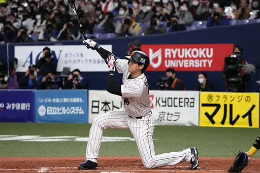 狂!大谷翔平单膝跪地轰3分砲 单场2轰竟说「身体还不到100%」