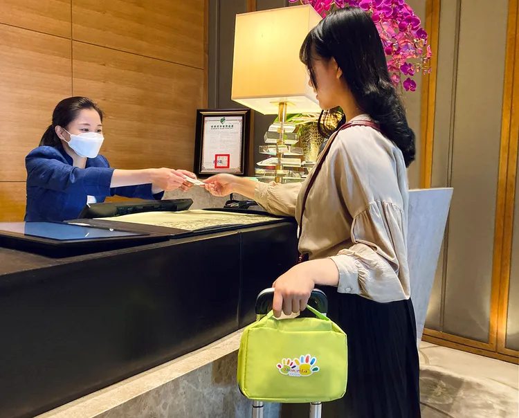 台南遠東香格里拉獲環保署頒發「環保標章旅館」，期望透過友善環境的住房專案，為環境盡一份心力。業者提供