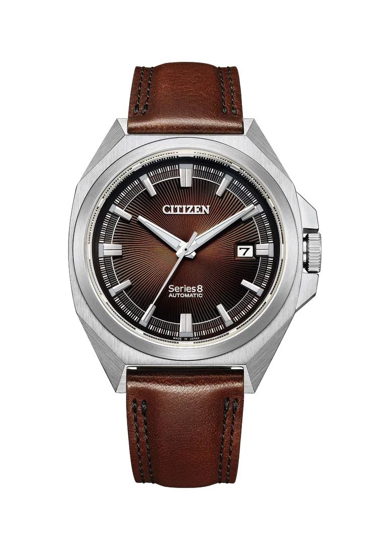 Series 8系列831抗磁機械腕錶胡桃木色面盤款，3萬6000元。品牌提供