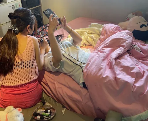 越南女幫同鄉美白牙齒、淡化乳暈 竟靠這顆人頭練習!這下慘了